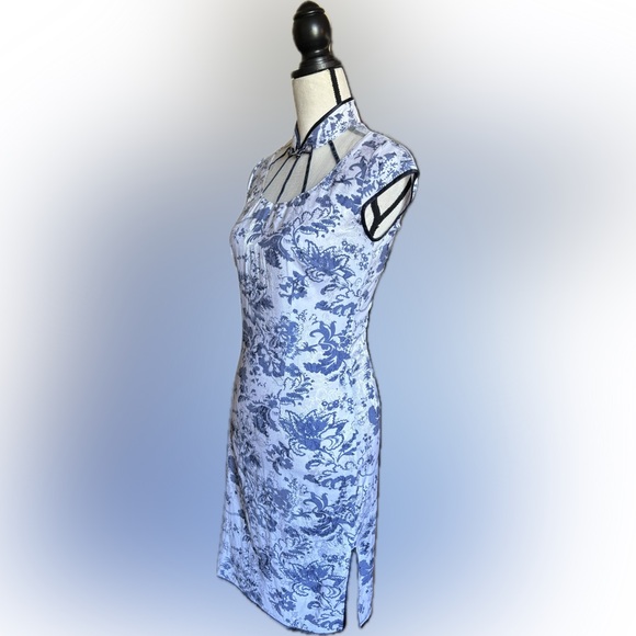 FLORAL HIGH NECK SLIT MIDI DRESS - Picture 2 of 5